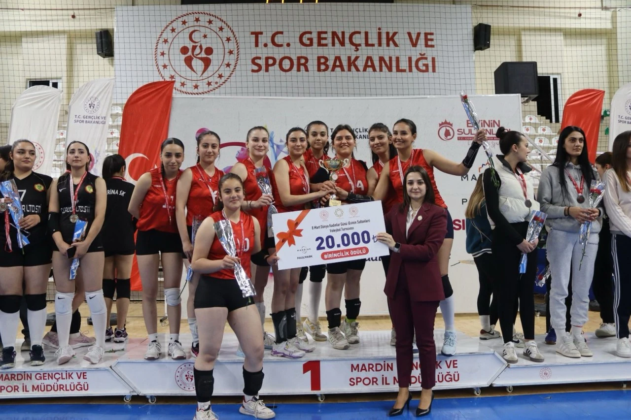 Kadınlar Sahada da Güçlü: 8 Mart’ta Voleybol Heyecanı Zirve Yaptı!