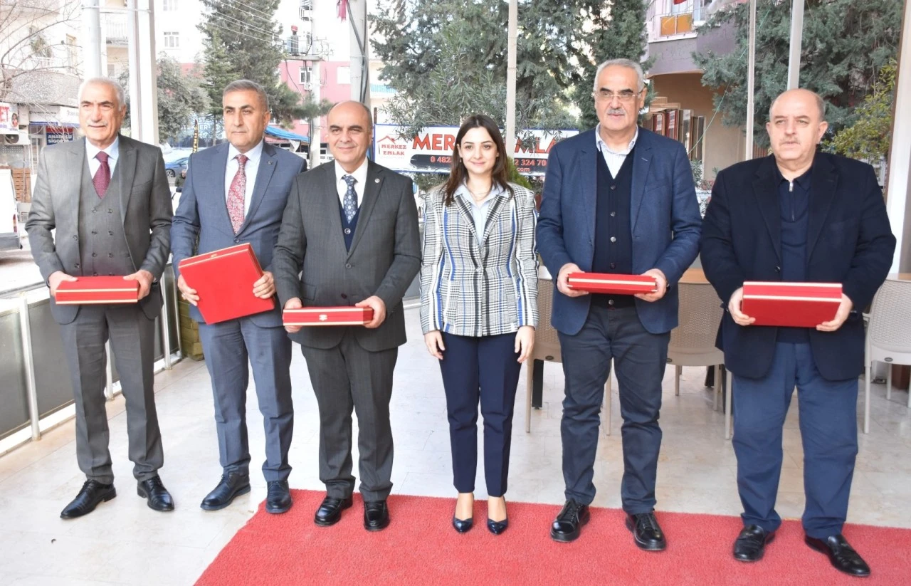 KGK Mardin’de ekonomiye katkı yapan İş İnsanlarına plaket verdi