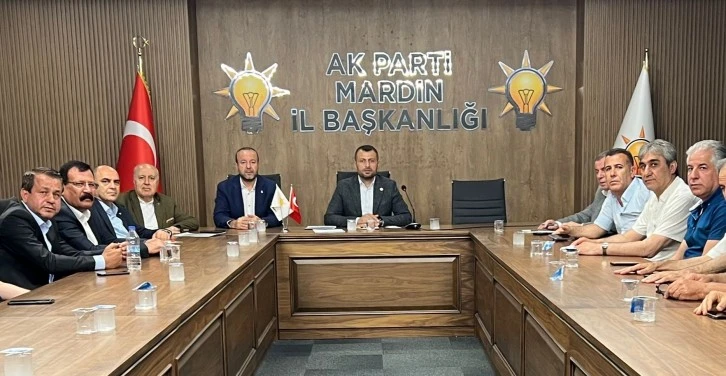  Mardin'de, Belediye Başkanları ve Meclis Üyeleri Ak Parti'de toplandı.
