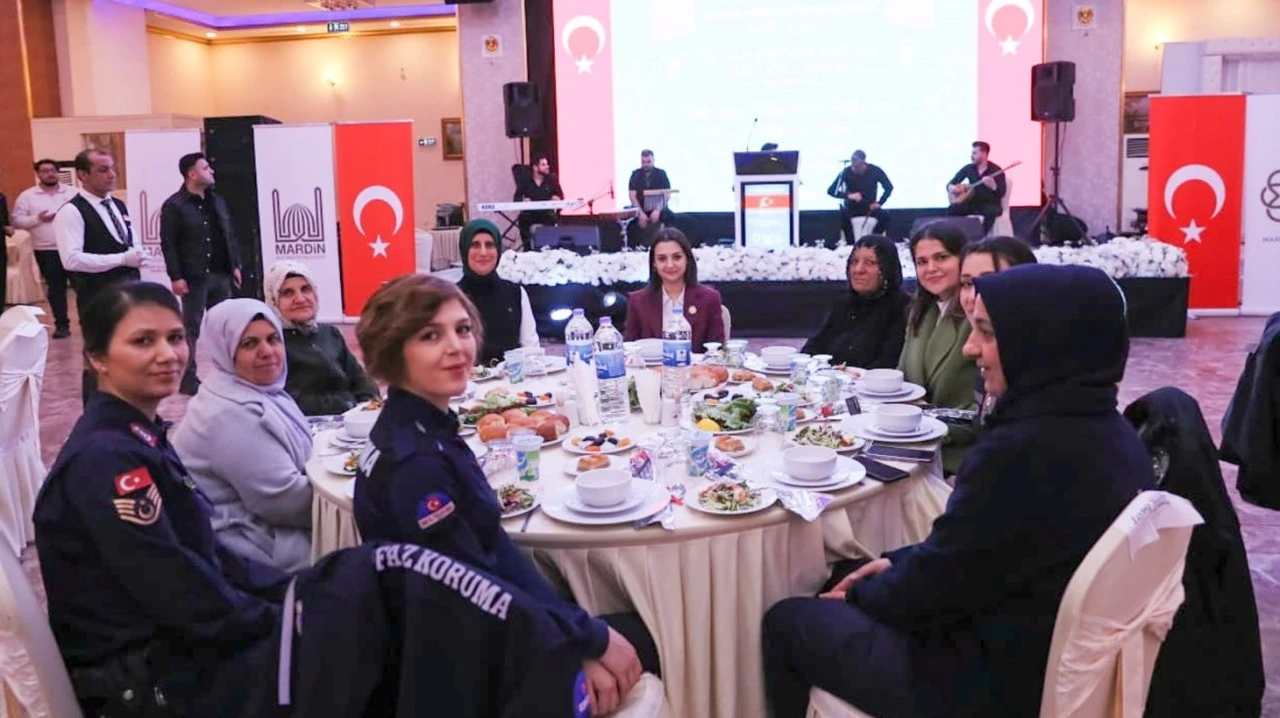 Mardin’de &quot;8 Mart Dünya Kadınlar Günü&quot;nde  İftar yemeği