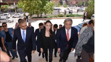 Angelina Jolie Mardin Valiliği´ni ziyaret etti