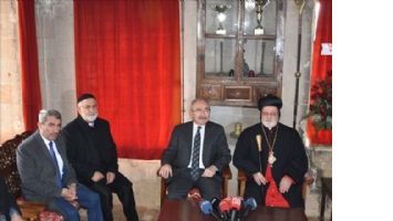 Süryaniler Doğuş Bayramını, Kilisede Ateş Yakarak Kutladı