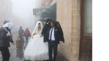 Mardin&#039;de düğün fotoğrafı çekimlerine sis engeli!