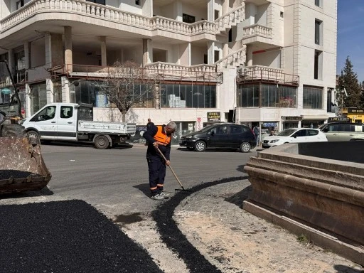 Midyat’ta Asfalt Bakım ve Onarım Çalışmaları  Sürüyor